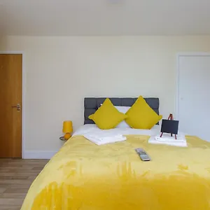 St Mary's - Modern Huge Apartment