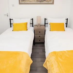 Brinton's Road - Modern In Centre Apartment