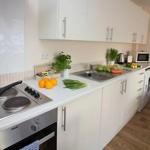 Stayzo Castle Point 6 - Premier Apartment