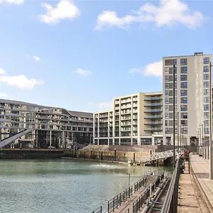 Work, Rest And At Ocean Village Apartment